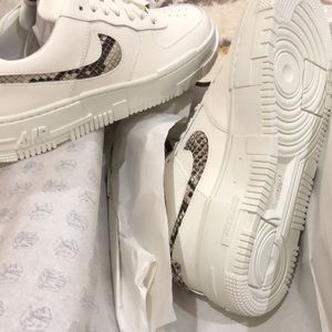 Air Force 1 Pixel Women sz 9